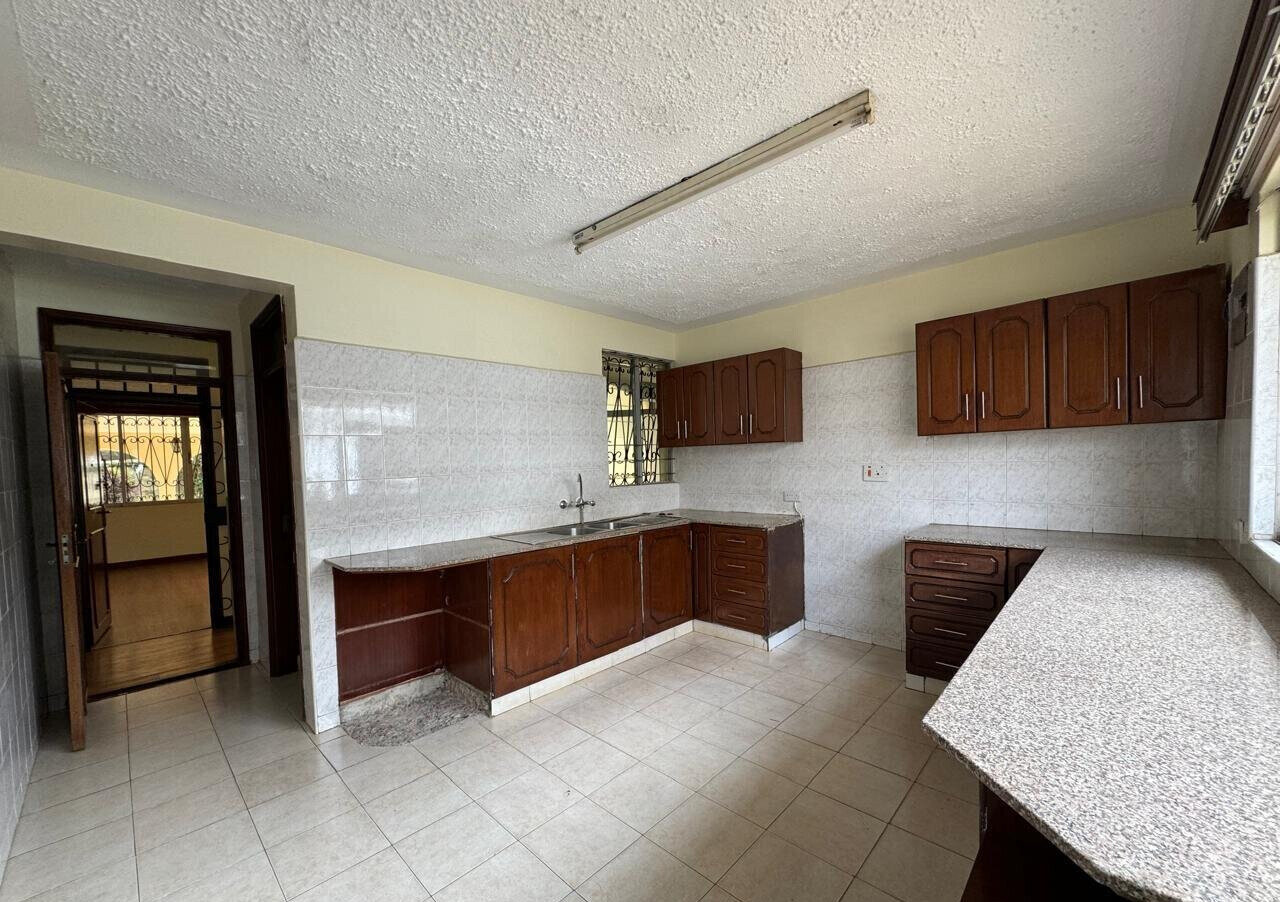 5BR Townhouse with Sunken Living Room & DSQ - Gigiri