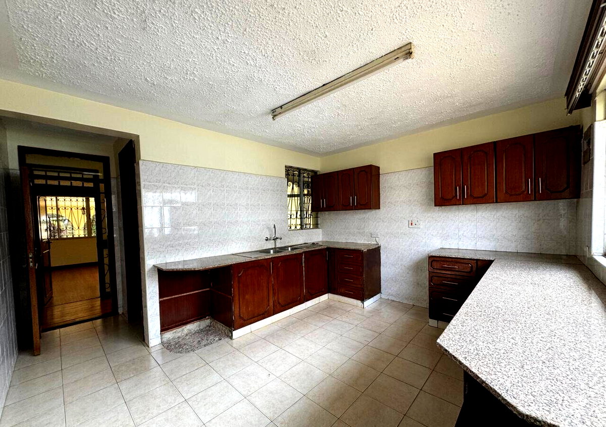 5BR Townhouse with Sunken Living Room & DSQ - Gigiri