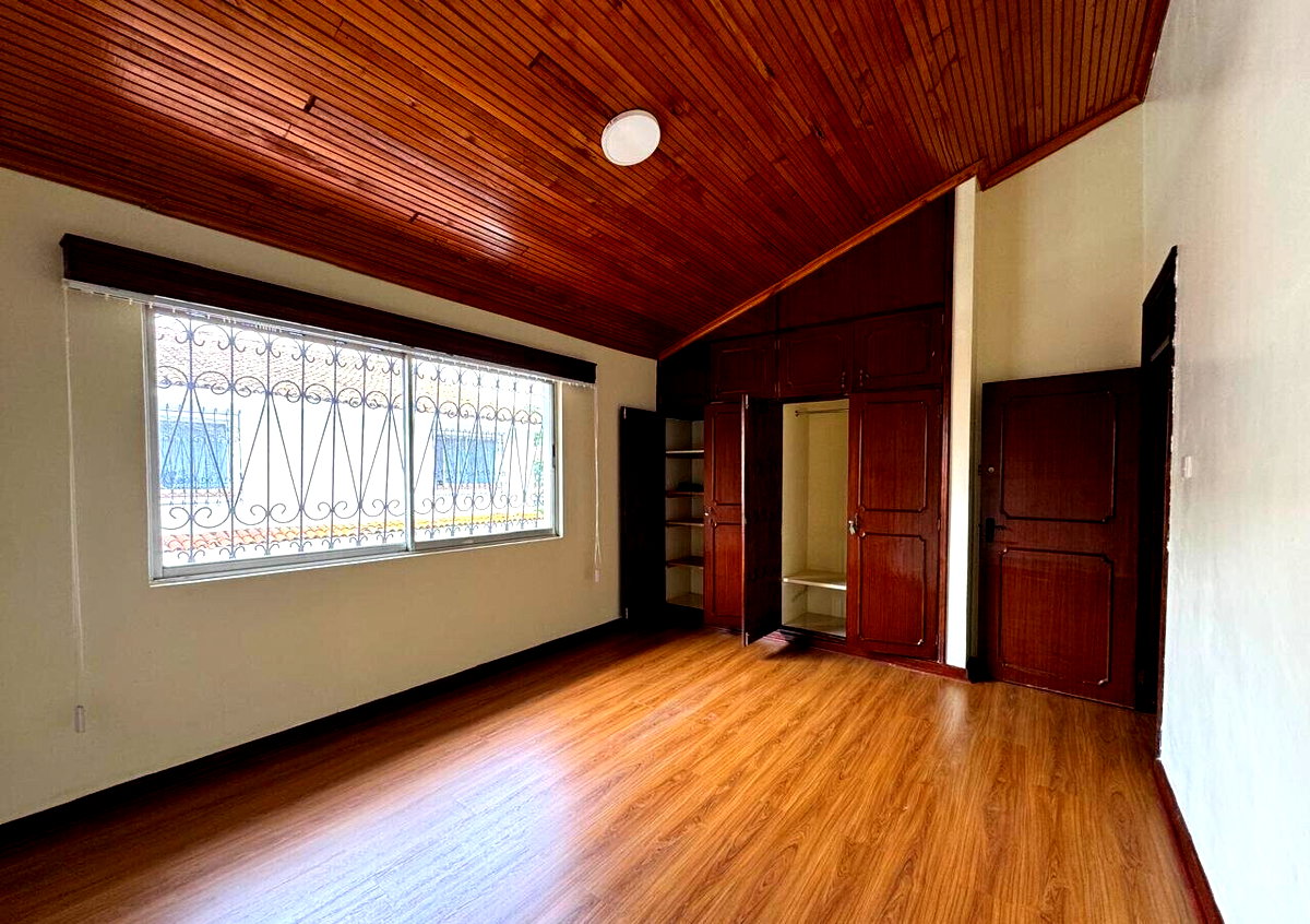 5BR Townhouse with Sunken Living Room & DSQ - Gigiri