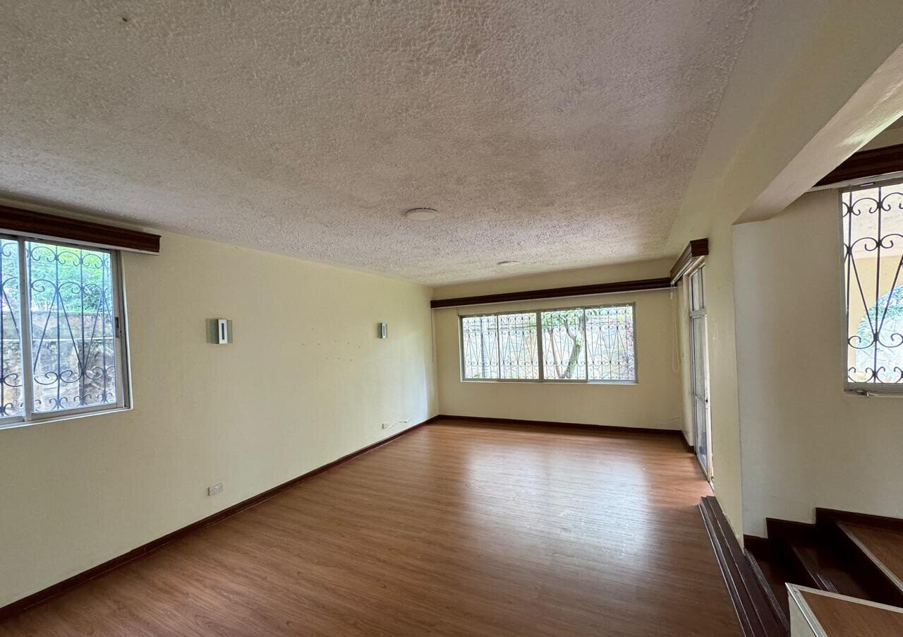 5BR Townhouse with Sunken Living Room & DSQ - Gigiri