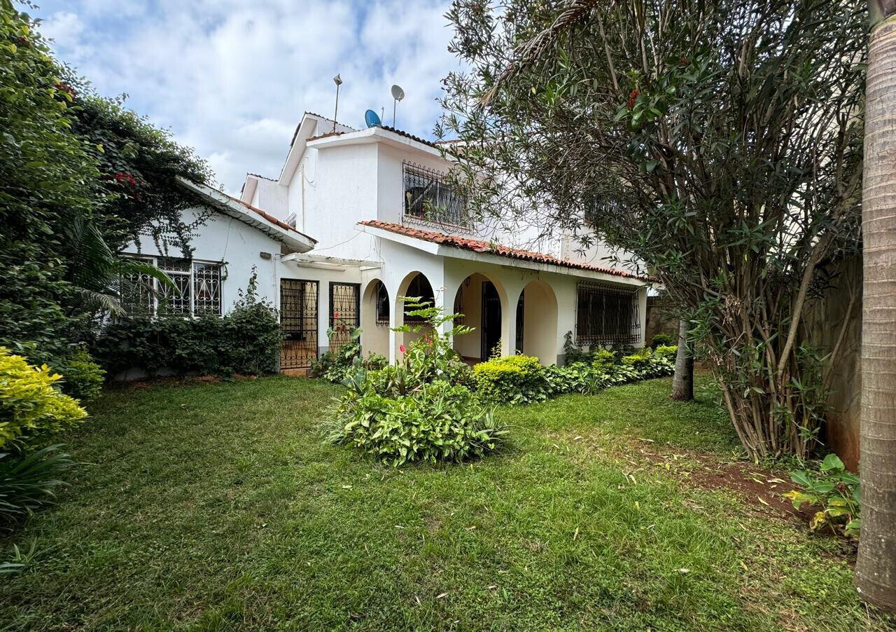 5BR Townhouse with Sunken Living Room & DSQ - Gigiri
