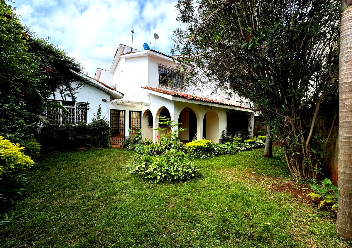 5BR Townhouse with Sunken Living Room & DSQ - Gigiri