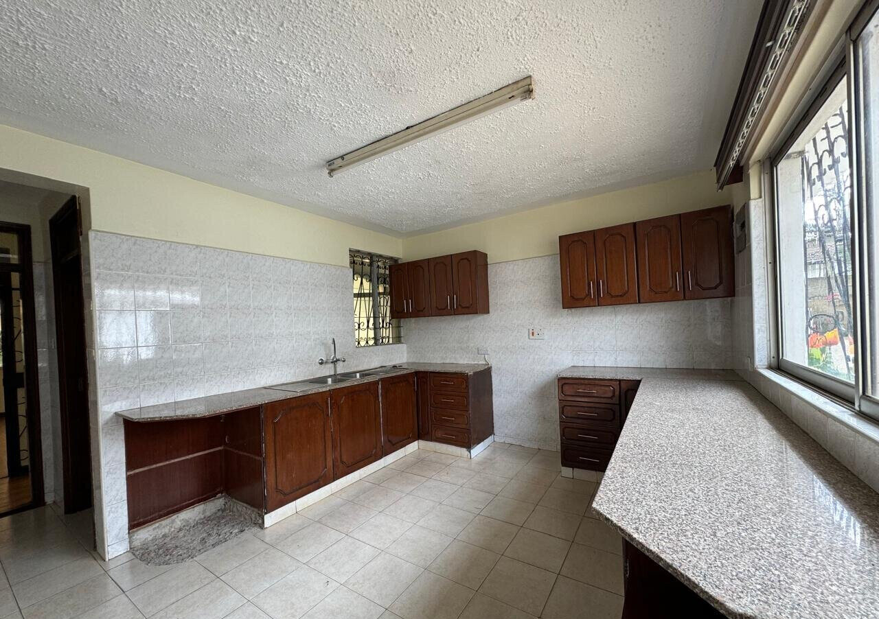 5BR Townhouse with Sunken Living Room & DSQ - Gigiri