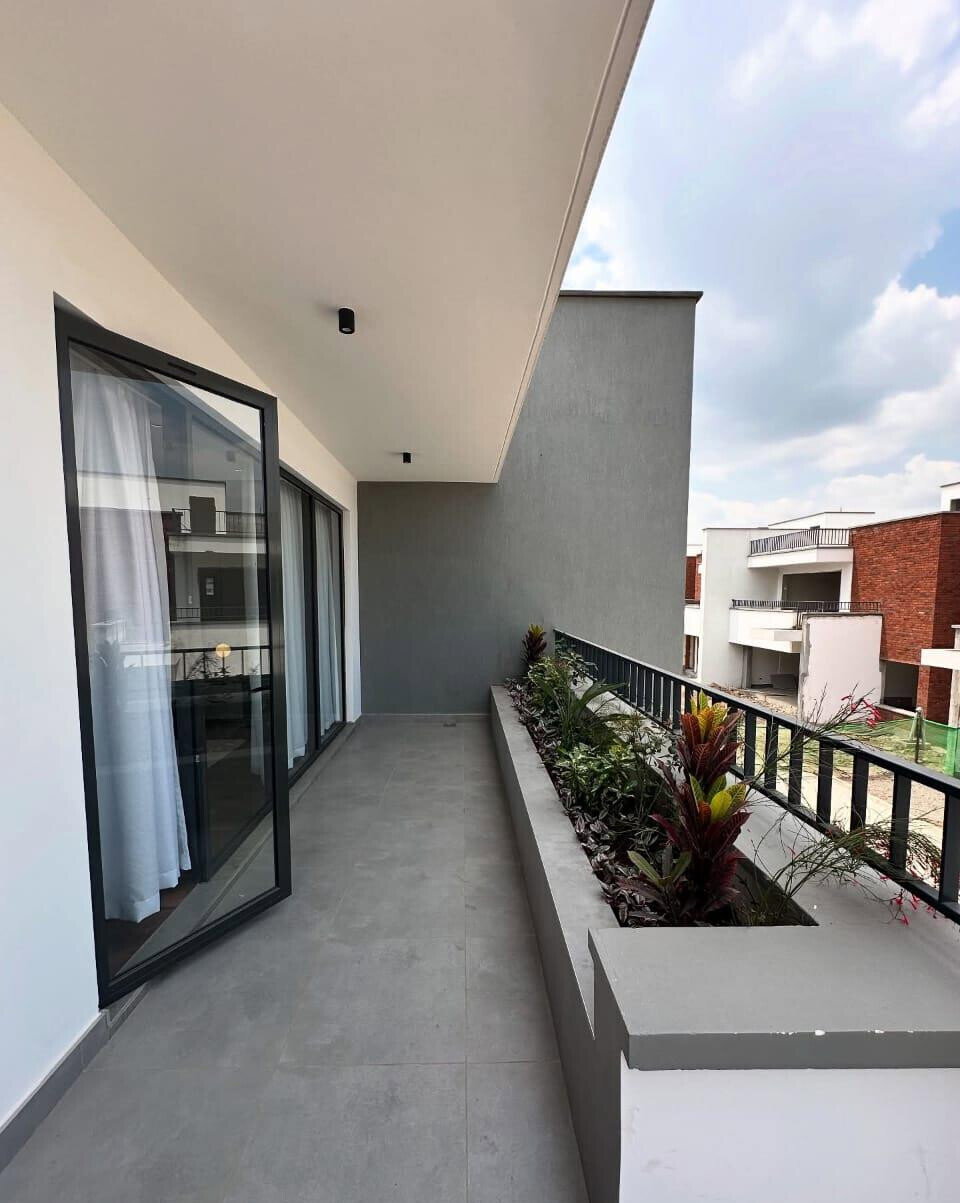 4BR Duplex & Triplex Townhouses with Rooftop Terrace & Pool – Langata
