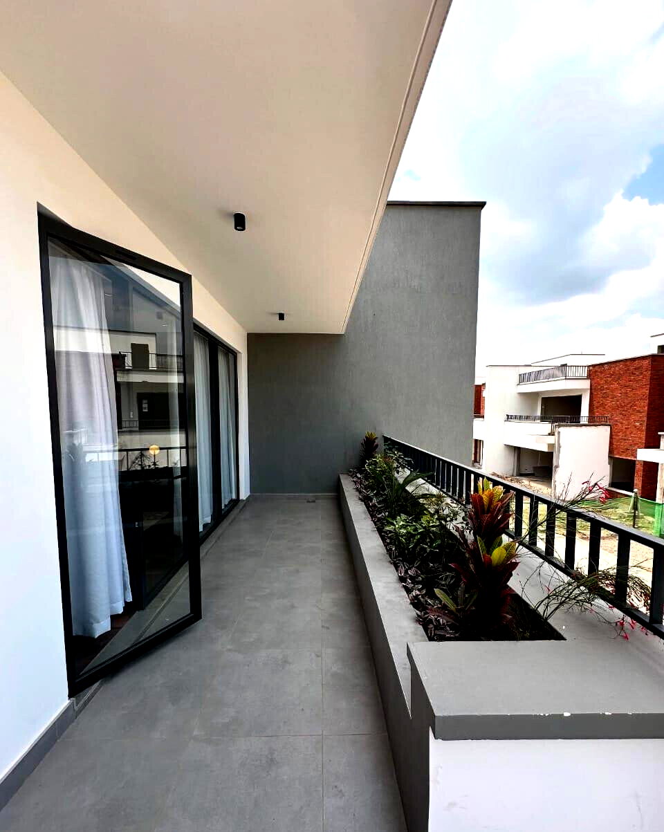4BR Duplex & Triplex Townhouses with Rooftop Terrace & Pool – Langata