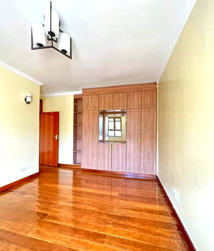 5-Bed Townhouse with Pool & Backup Generator - Lavington
