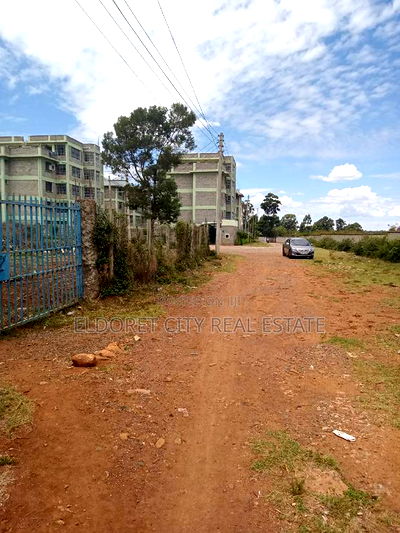 One Acre Commercial With Title Ideal for Apartment S - Image 1