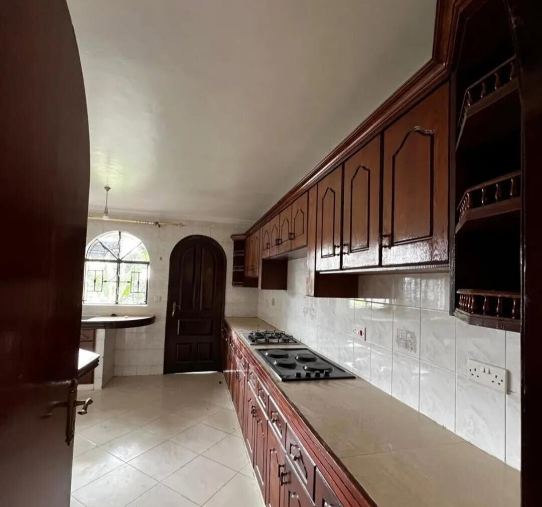 5BR Townhouse with Pool, Jacuzzi & DSQ - Ridgeways