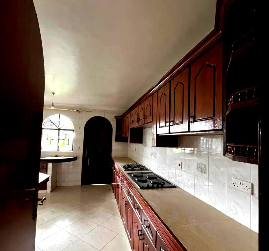 5BR Townhouse with Pool, Jacuzzi & DSQ - Ridgeways