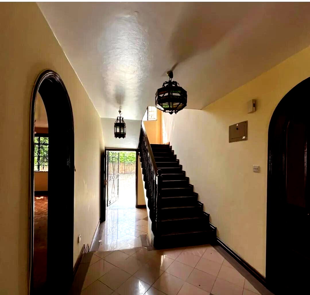 5BR Townhouse with Pool, Jacuzzi & DSQ - Ridgeways