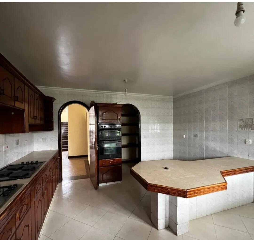 5BR Townhouse with Pool, Jacuzzi & DSQ - Ridgeways