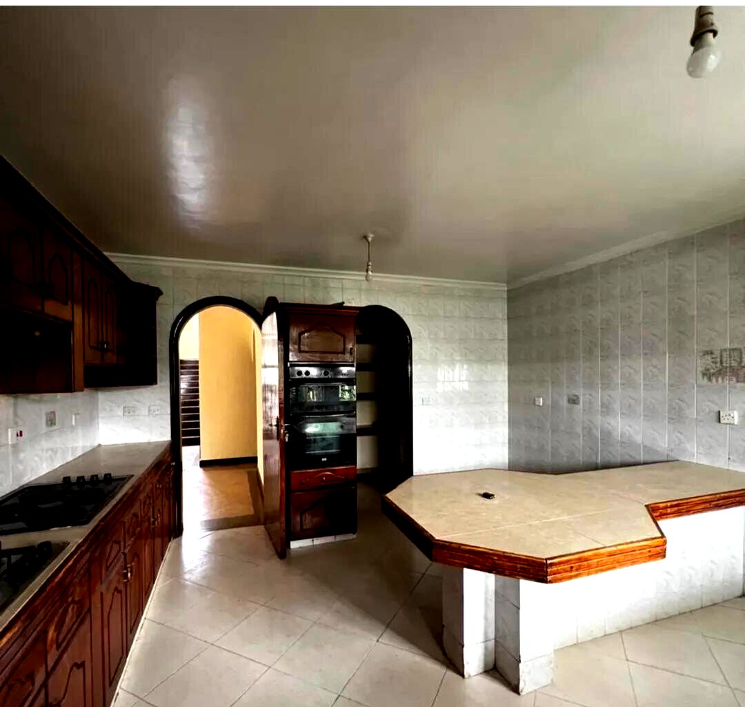 5BR Townhouse with Pool, Jacuzzi & DSQ - Ridgeways