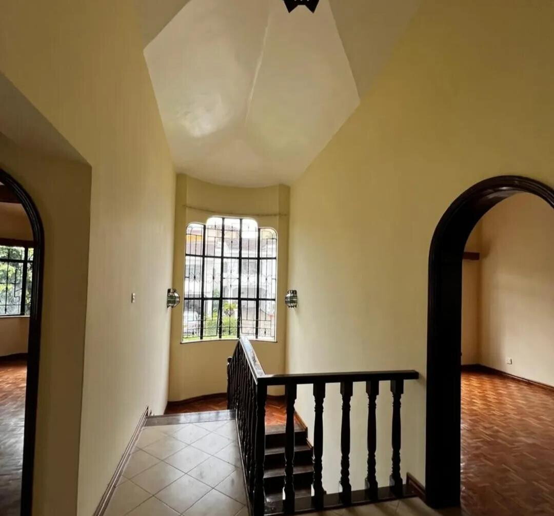 5BR Townhouse with Pool, Jacuzzi & DSQ - Ridgeways