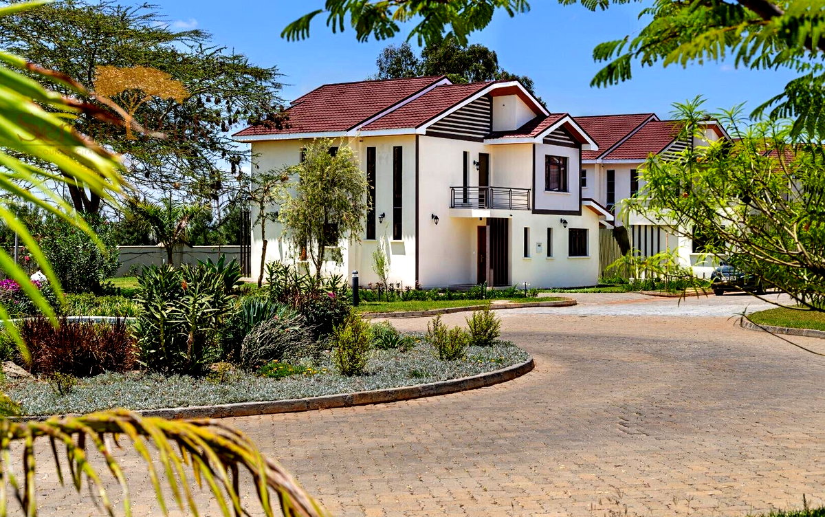 4BR All-Ensuite Villa with Club & Pool - Athi River