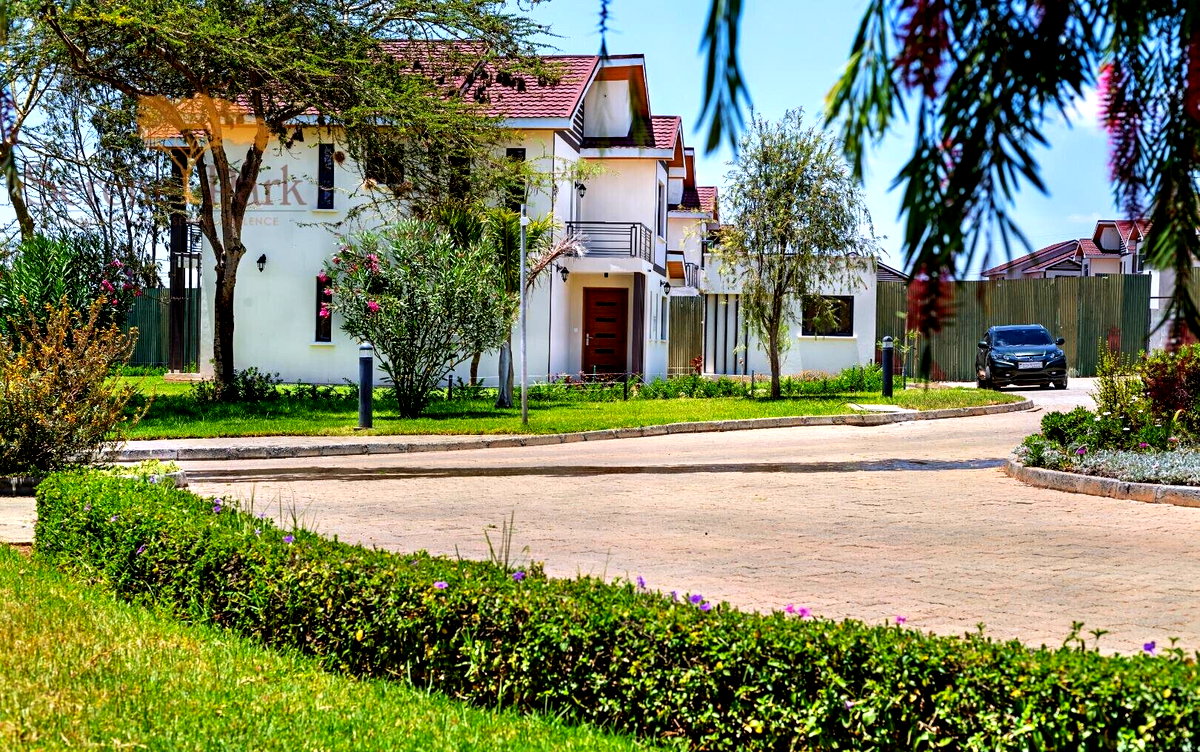 4BR All-Ensuite Villa with Club & Pool - Athi River