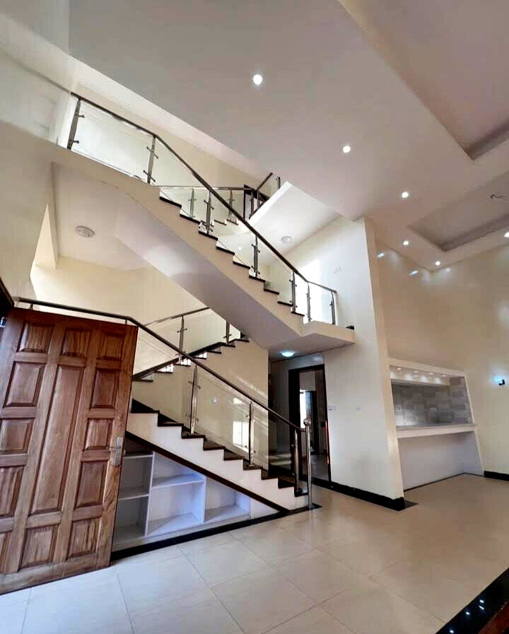 5-Ensuite Townhouse with Private Elevator & Eco Amenities - Lavington