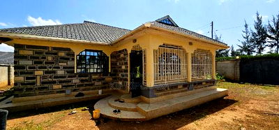 3bdrm Bungalow in Royalton Annex ,, Racecourse for sale - Image 1