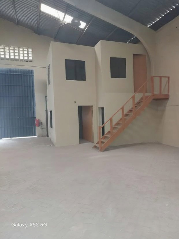 Godown to Let 8000sqft Off North Airport Road