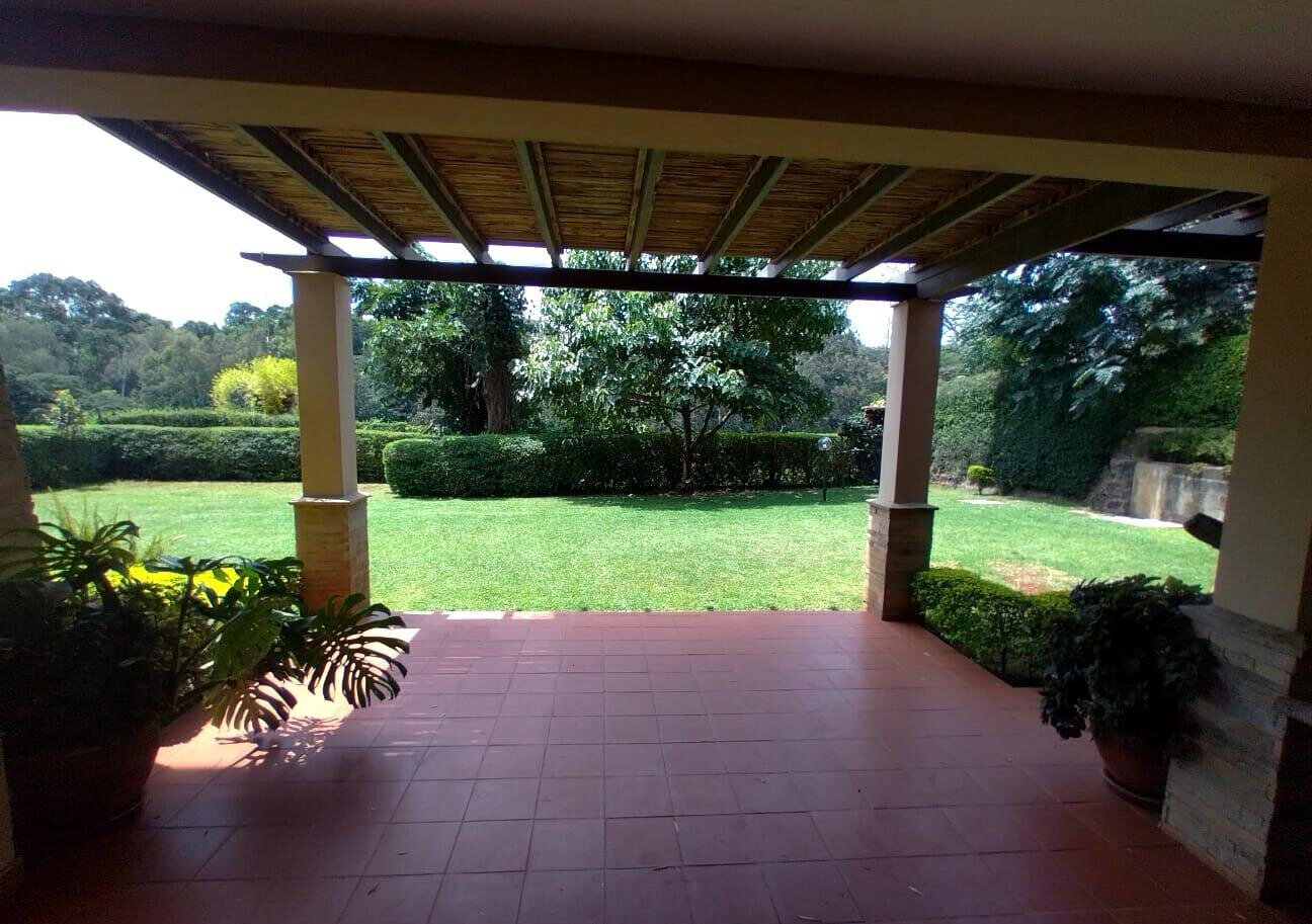 5 En-Suite Bedrooms with Fireplace & Pool Access - Kitisuru