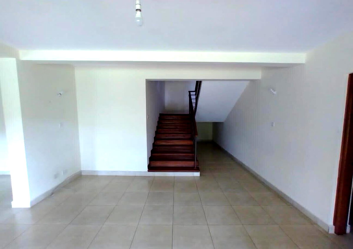 5 En-Suite Bedrooms with Fireplace & Pool Access - Kitisuru