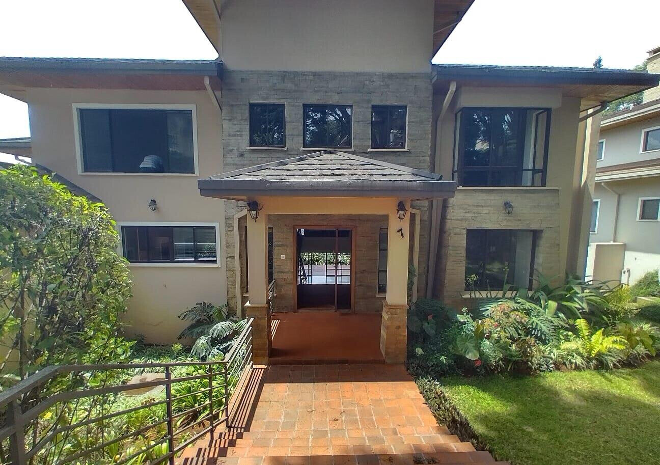 5 En-Suite Bedrooms with Fireplace & Pool Access - Kitisuru