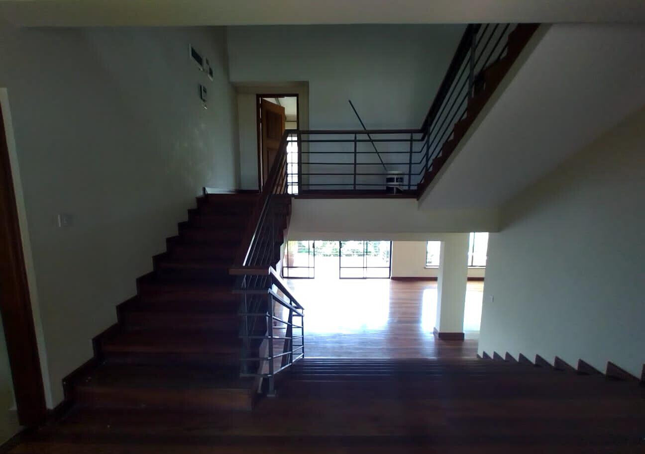 5 En-Suite Bedrooms with Fireplace & Pool Access - Kitisuru