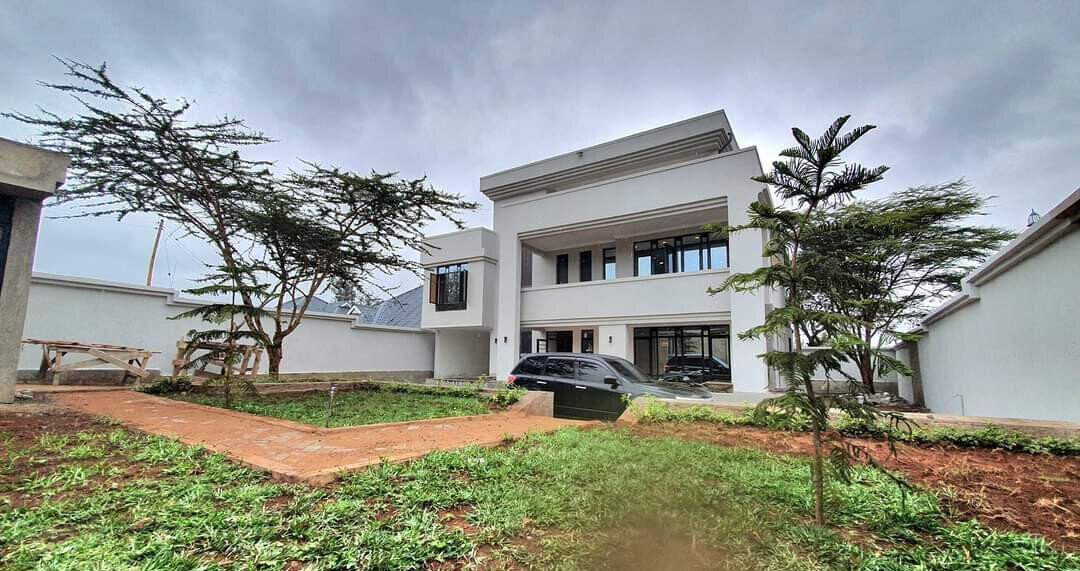 5BR Villa with Rooftop Terrace & Jacuzzi on 1/4 Acre - Rimpa