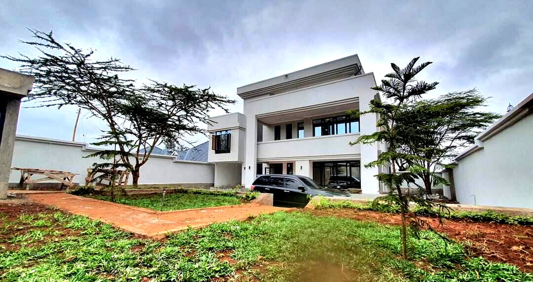 5BR Villa with Rooftop Terrace & Jacuzzi on 1/4 Acre - Rimpa