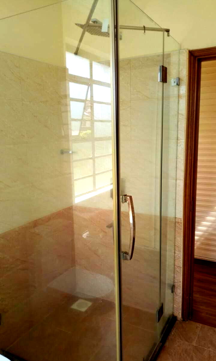 4BR All-Ensuite Townhouse with Pool, Gym & DSQ - Runda