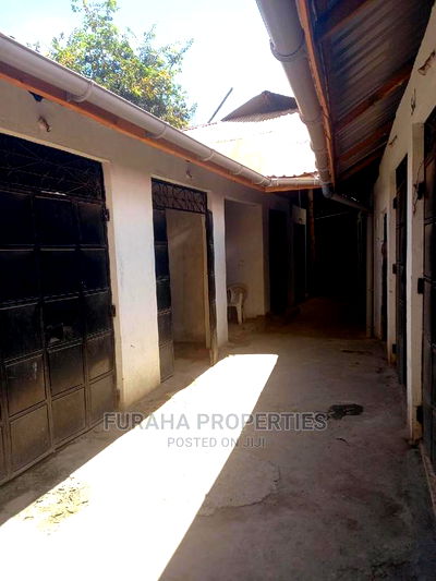 For Sale 22 Stalls Building Bombolulu. - Image 5