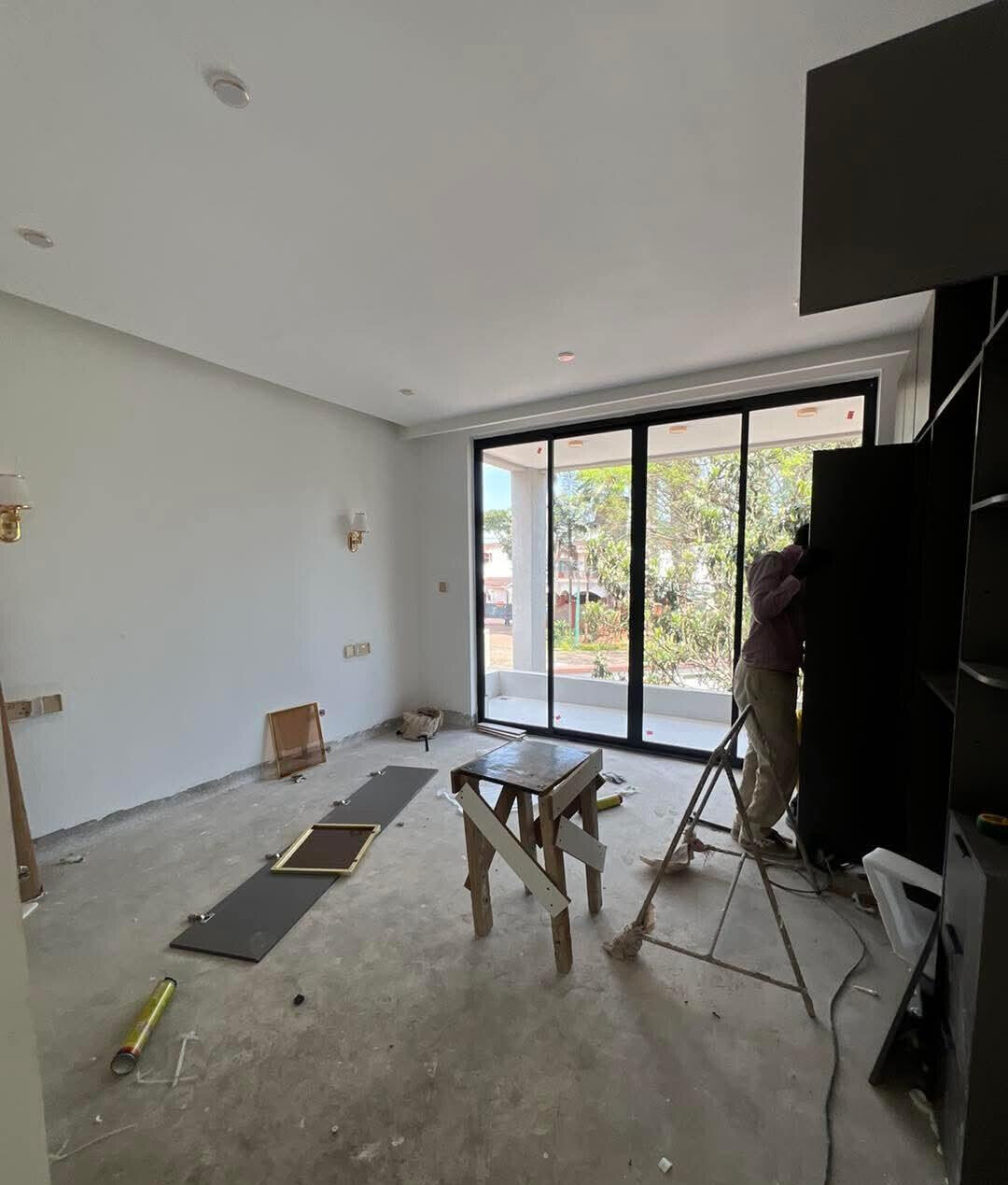 5-Ensuite Townhouse with Fireplace & Solar Backup - Lavington