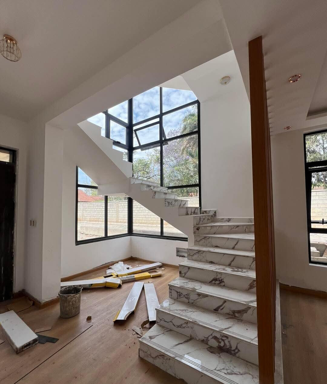 5-Ensuite Townhouse with Fireplace & Solar Backup - Lavington