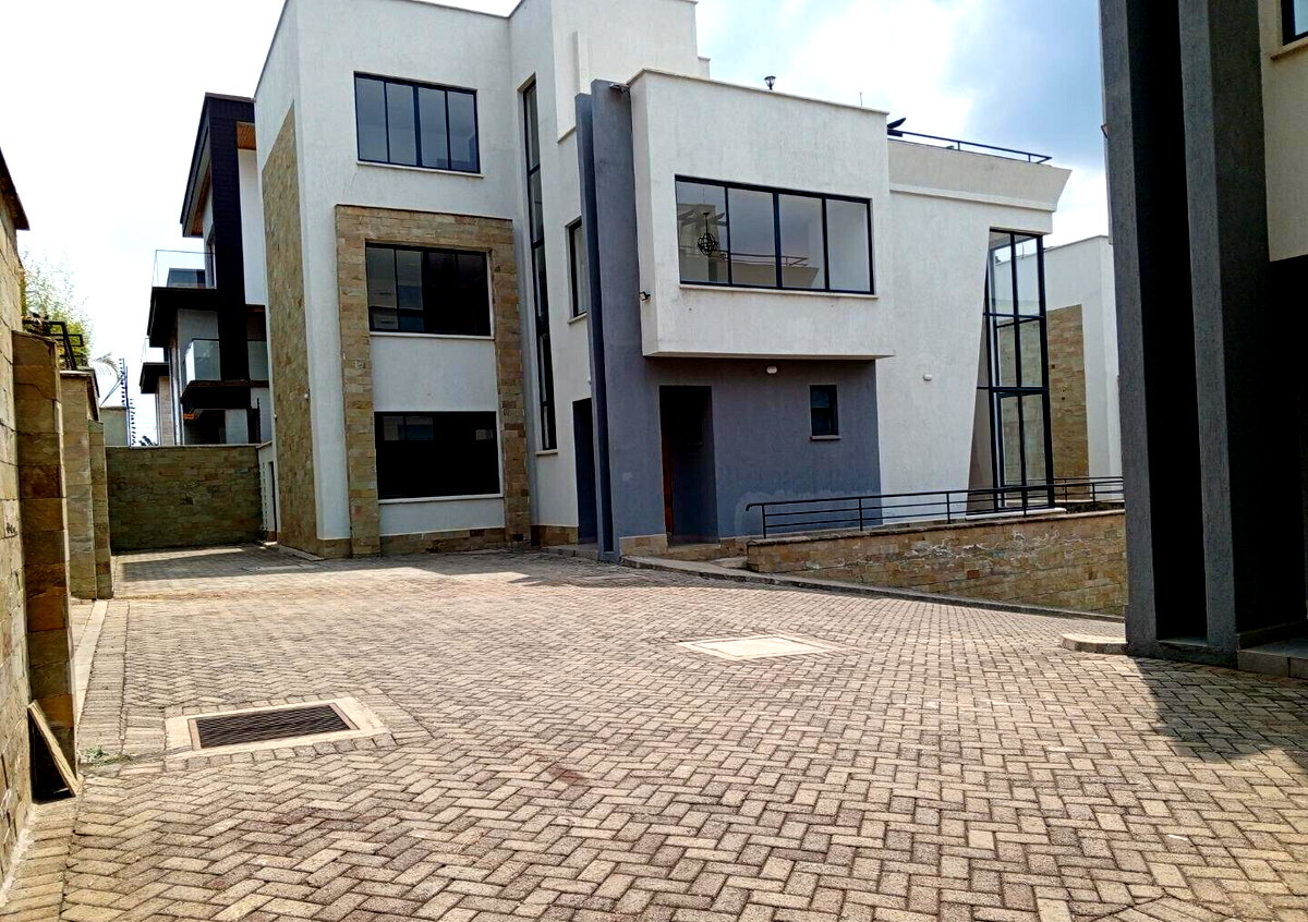Triplex Townhouse with Sunken Lounge & Backup Generator - Lavington