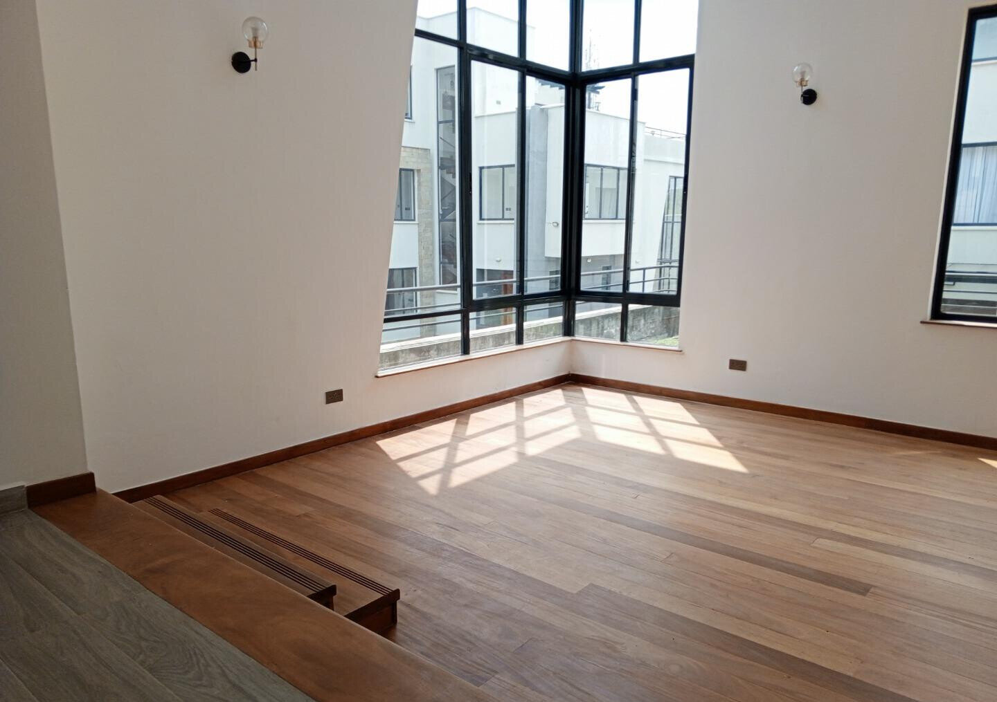 Triplex Townhouse with Sunken Lounge & Backup Generator - Lavington