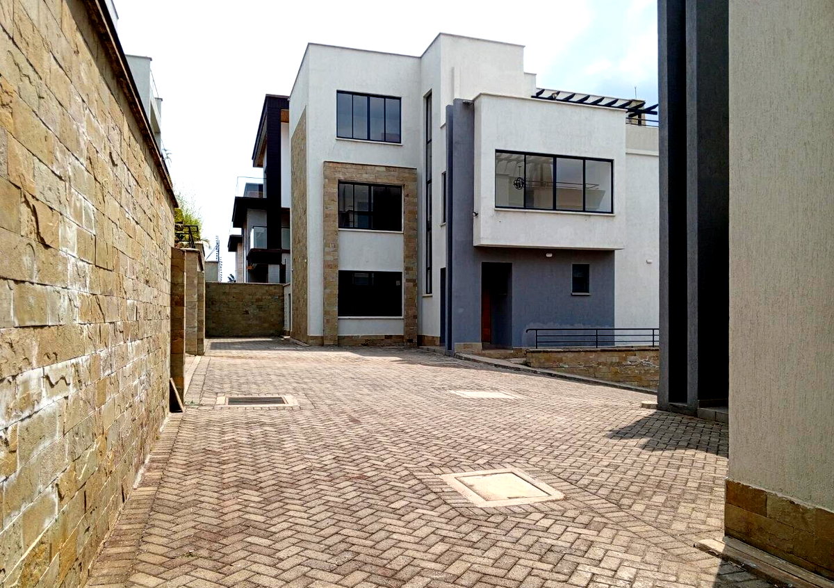 Triplex Townhouse with Sunken Lounge & Backup Generator - Lavington