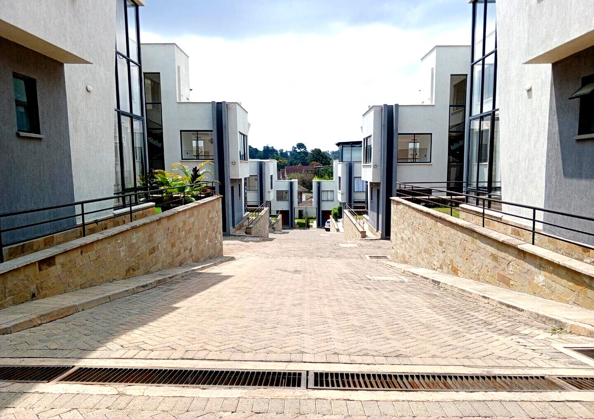 Triplex Townhouse with Sunken Lounge & Backup Generator - Lavington