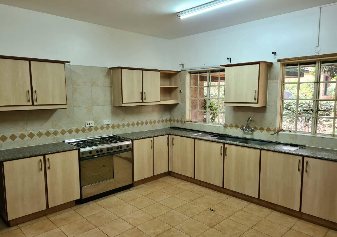 Half-Acre Townhouse with Hardwood Doors & DSQ - Lower Kabete