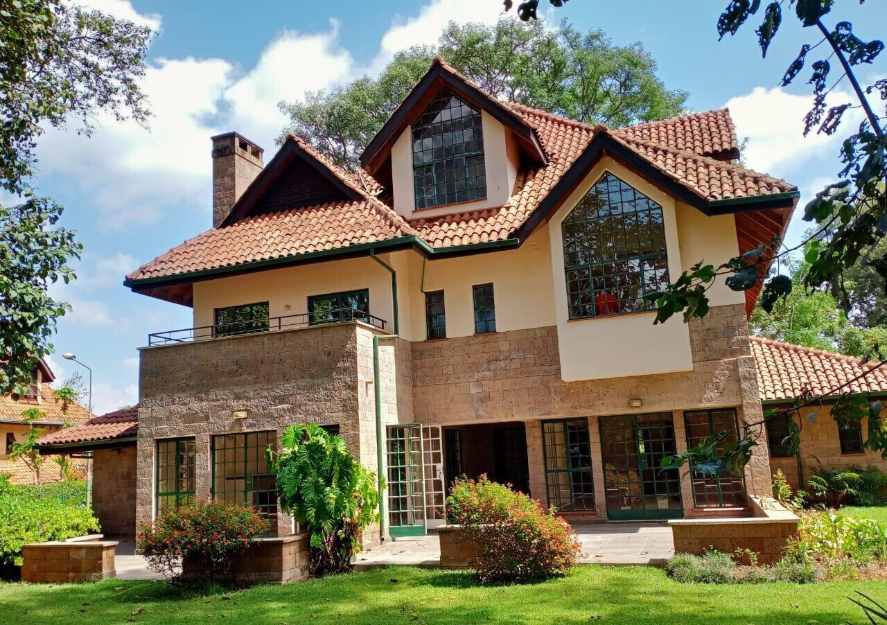 Half-Acre Townhouse with Hardwood Doors & DSQ - Lower Kabete