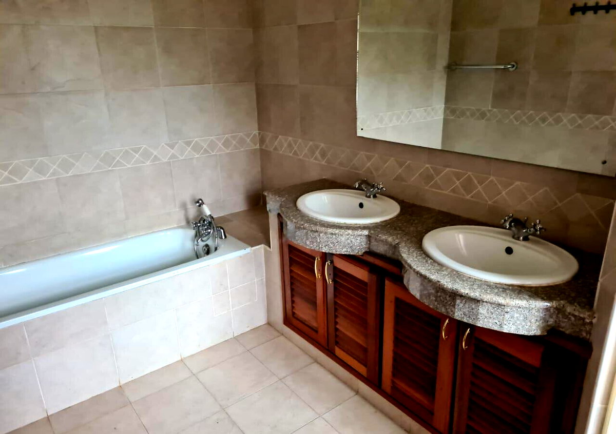 Half-Acre Townhouse with Hardwood Doors & DSQ - Lower Kabete