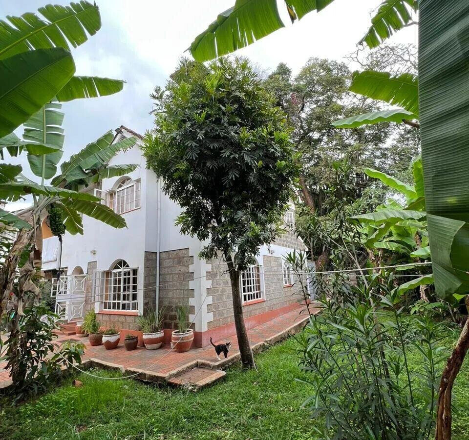 4BR Townhouse with Guest Room & Private Garden - Lavington