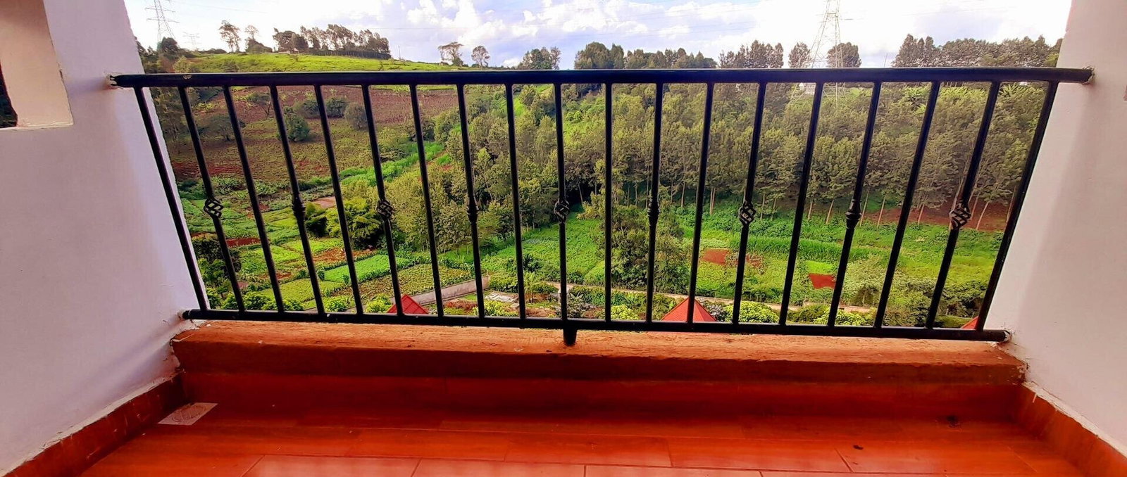Tuscan-Inspired 5BR Villa in Gated Redhill Estate
