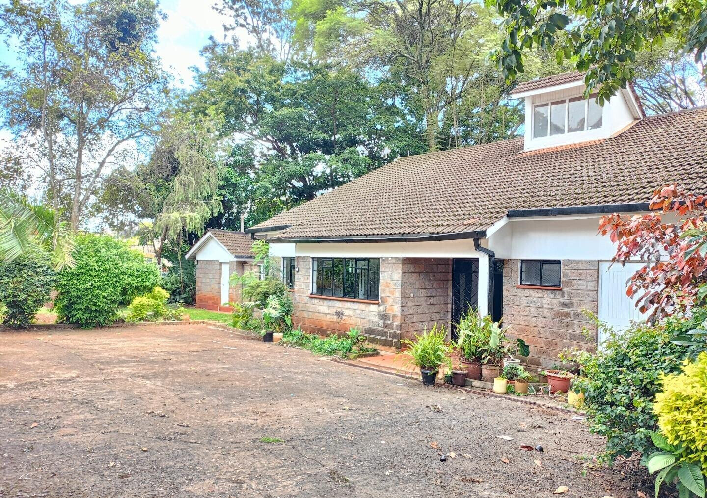 Gated 4BR Home with Garden