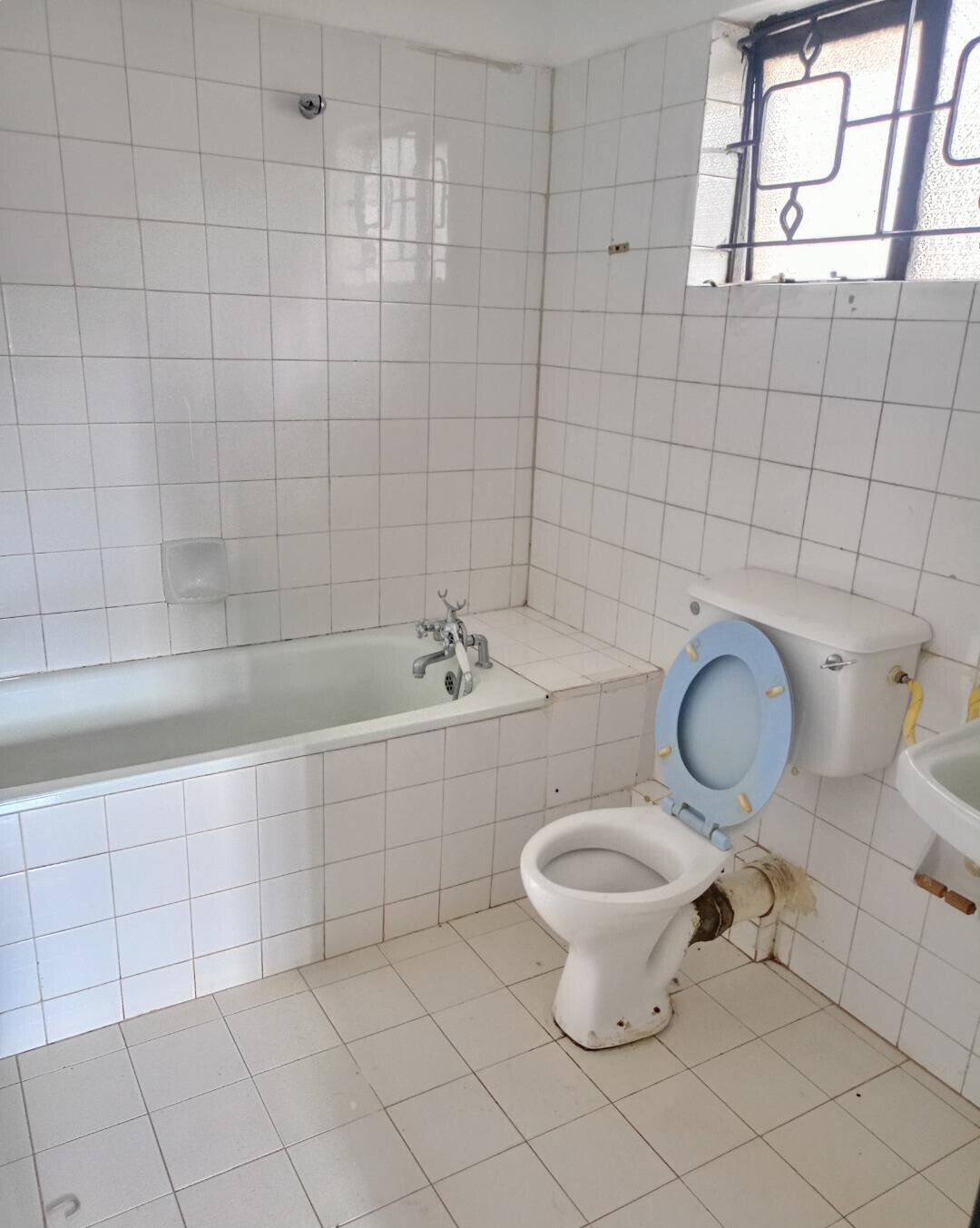 Gated 4BR Home with Garden