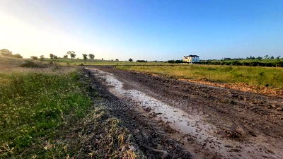 Mariakani Plots Below - Image 2