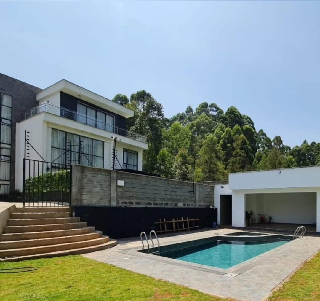 5BR Townhouse Near ISK with Clubhouse & Pool - Kitisuru