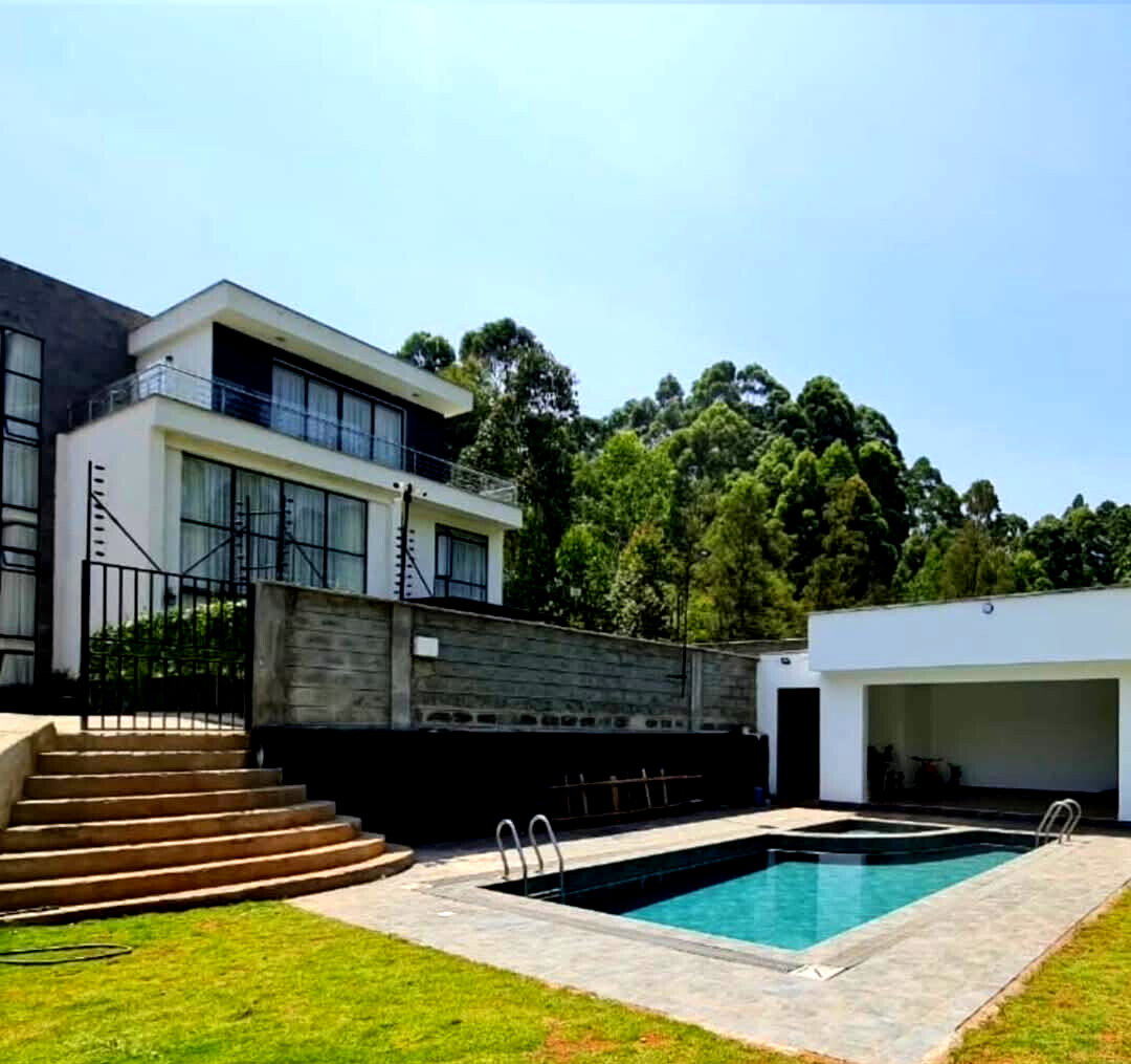 5BR Townhouse Near ISK with Clubhouse & Pool - Kitisuru