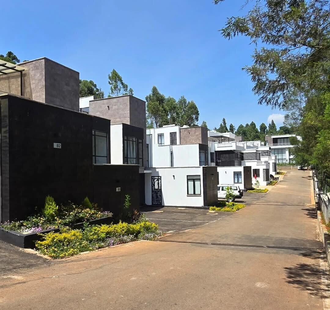5BR Townhouse Near ISK with Clubhouse & Pool - Kitisuru