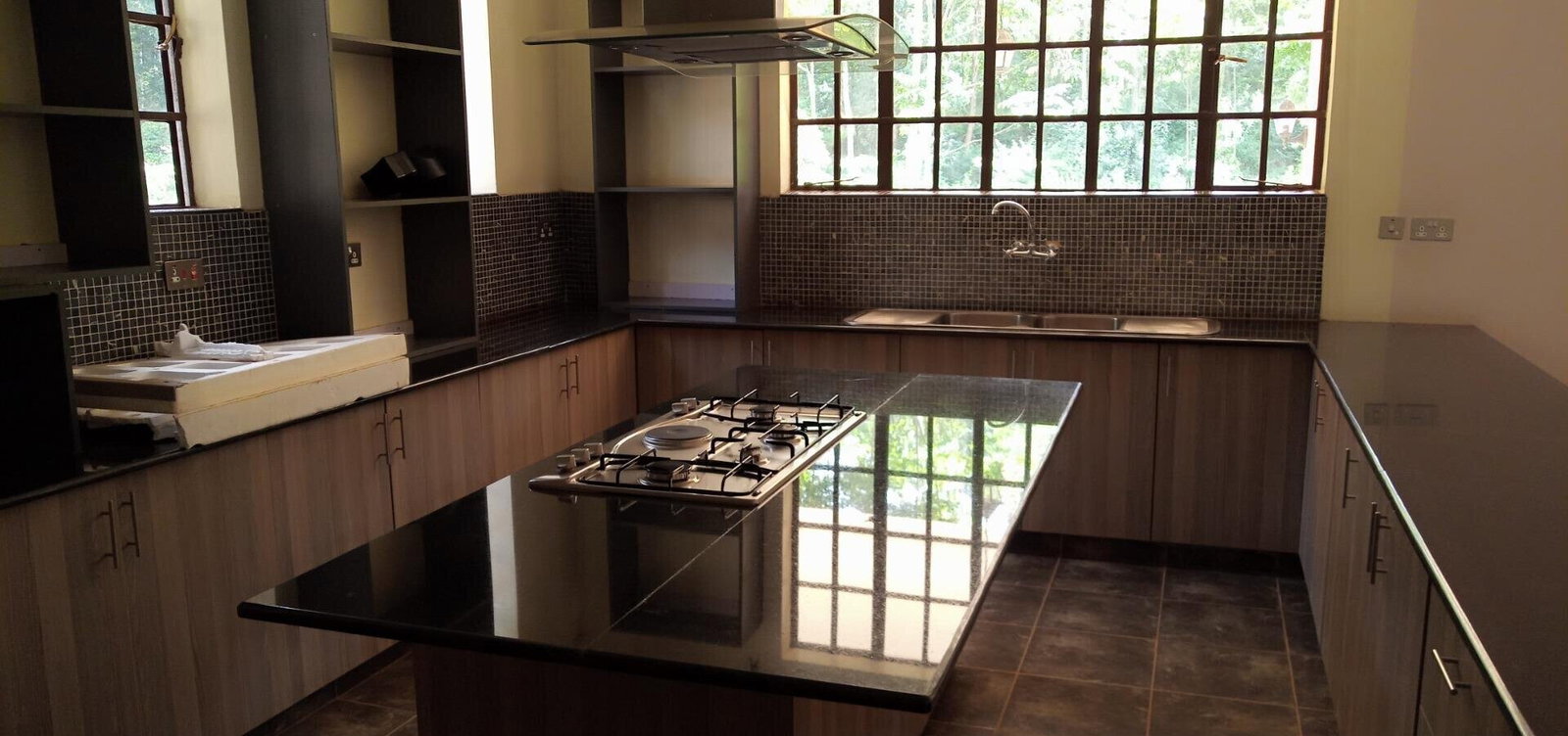 4BR All-Ensuite Townhouse with Clubhouse & Pool - Rosslyn Springs, Runda