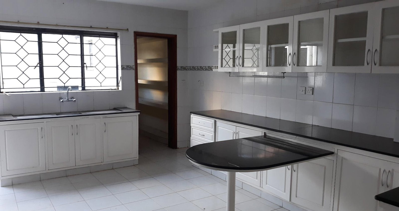 4-Ensuite Townhouse with DSQ & Garden - Westlands