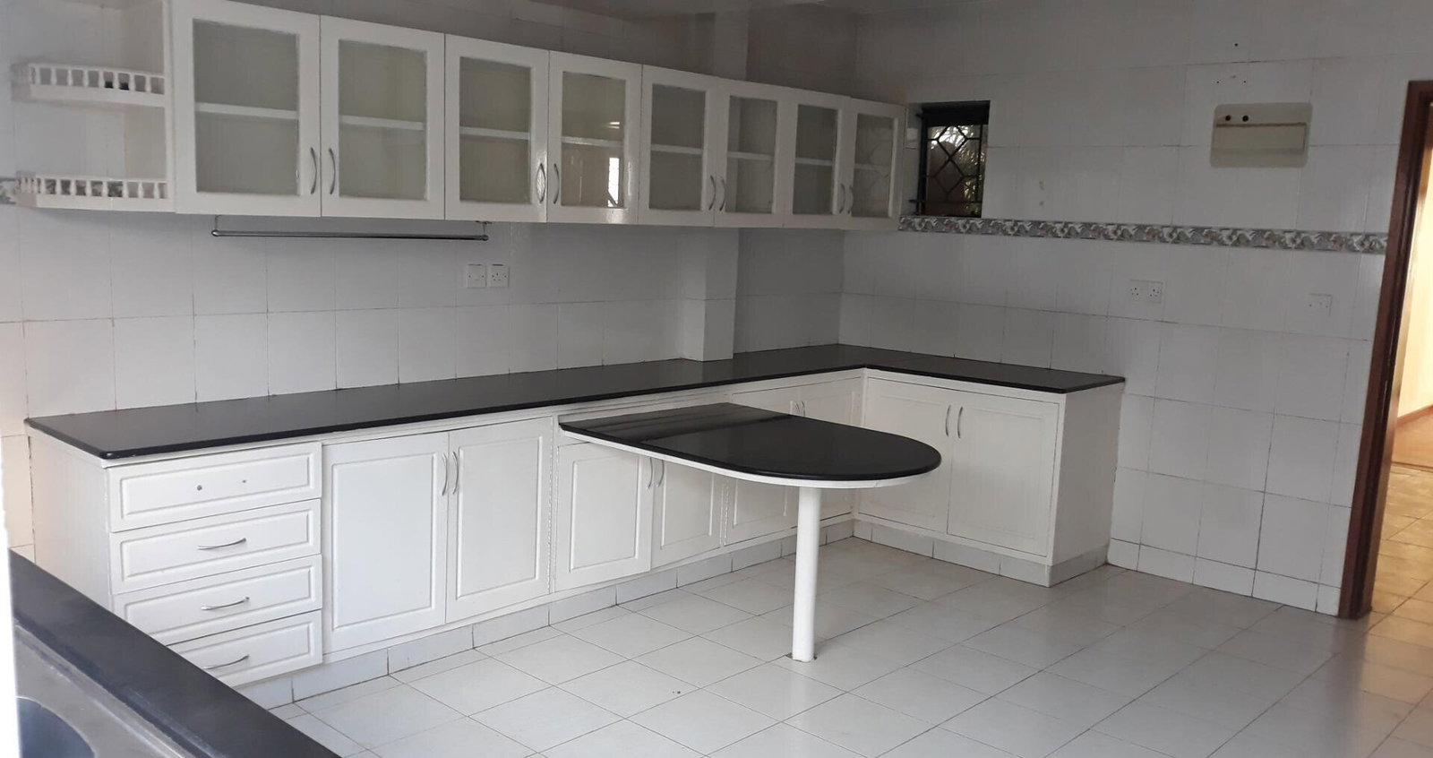 4-Ensuite Townhouse with DSQ & Garden - Westlands